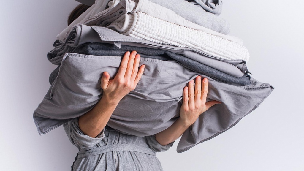 Почему не стоит гладить постельное бельё